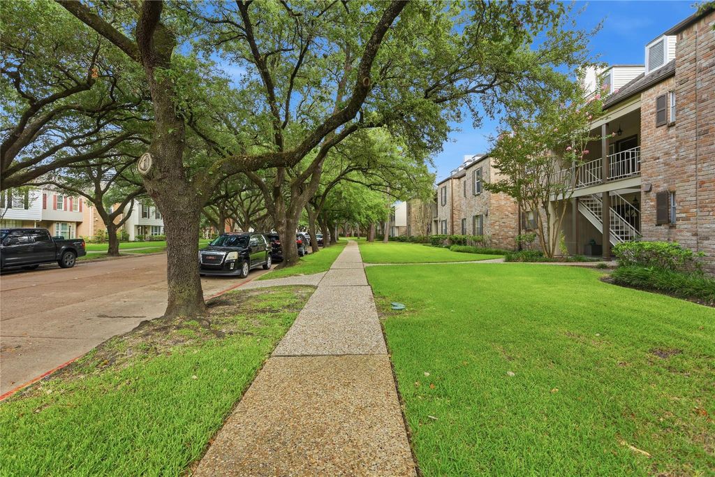 Photo of 12973 Trail Hollow Drive #2973, Houston, TX 77079 (MLS # 38318677)