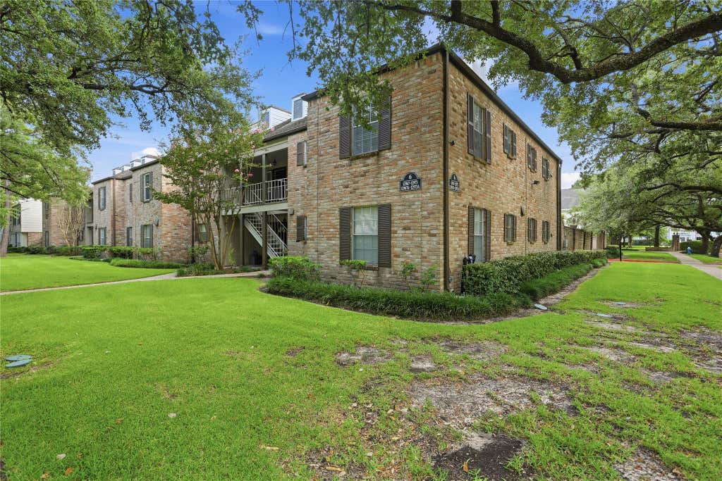 Photo of 12973 Trail Hollow Drive #2973, Houston, TX 77079 (MLS # 38318677)