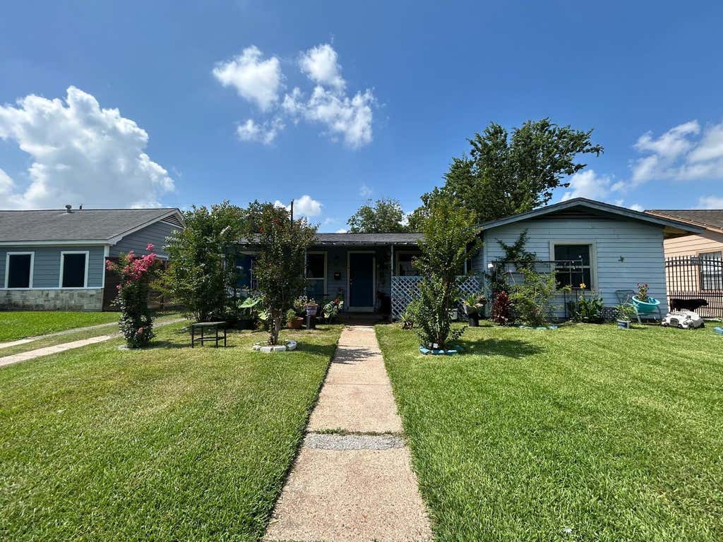 Photo of 7611 Buena Vista Street, Houston, TX 77087 (MLS # 16161230)