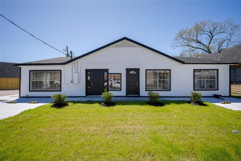 Photo of 7318 Dahlia Street #A, Houston, TX 77012 (MLS # 56363614)