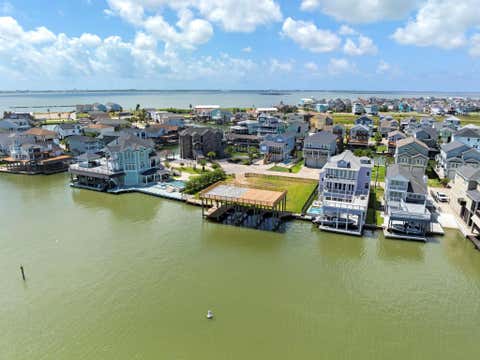 Photo of 414 Jeanie Lynne Circle, Tiki Island, TX 77554 (MLS # 55523584)