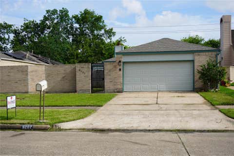 Homes For Sale - 8207 Misty Ridge Lane<br/> Harris County, Houston, TX 77071