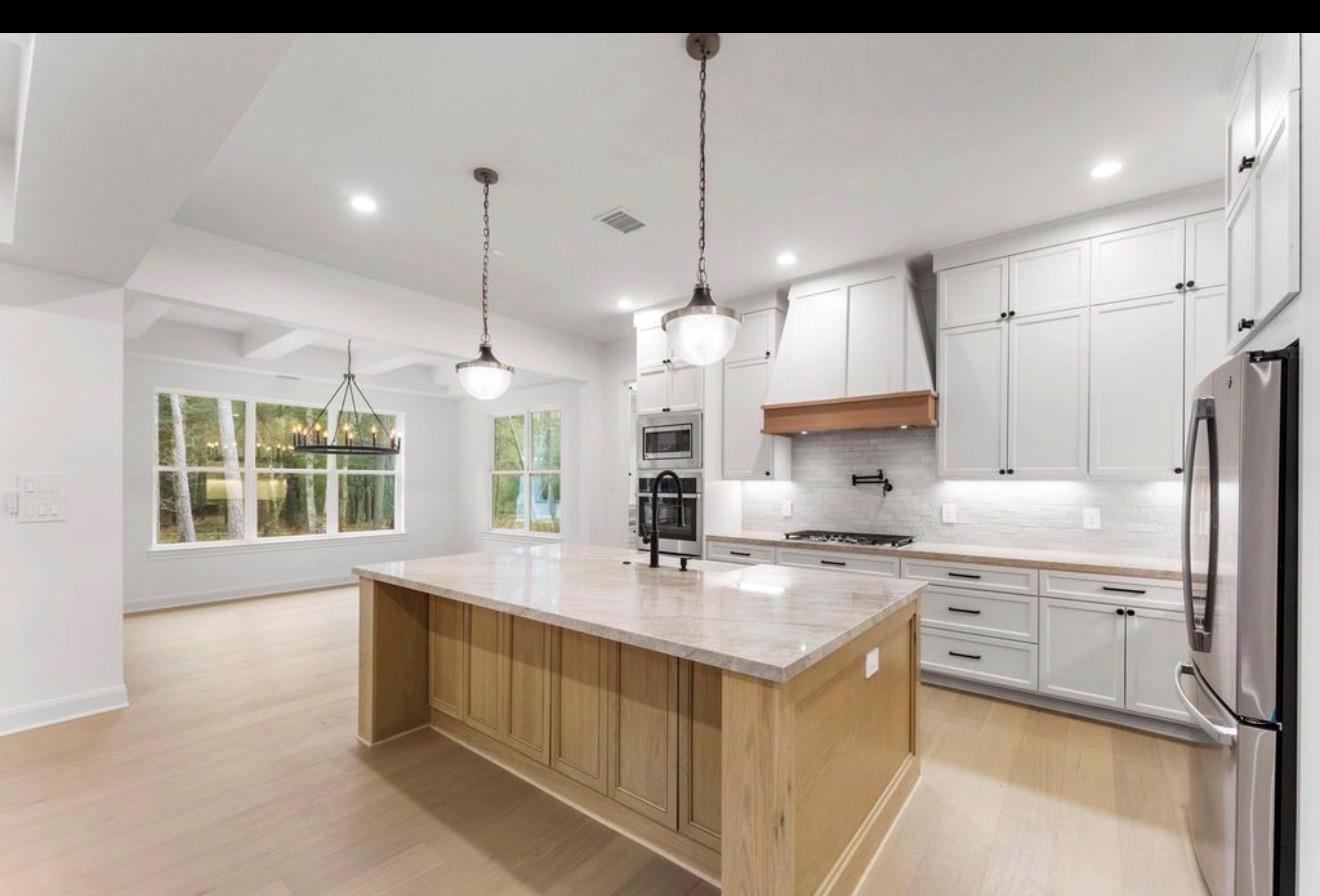 1605 Crown Oaks