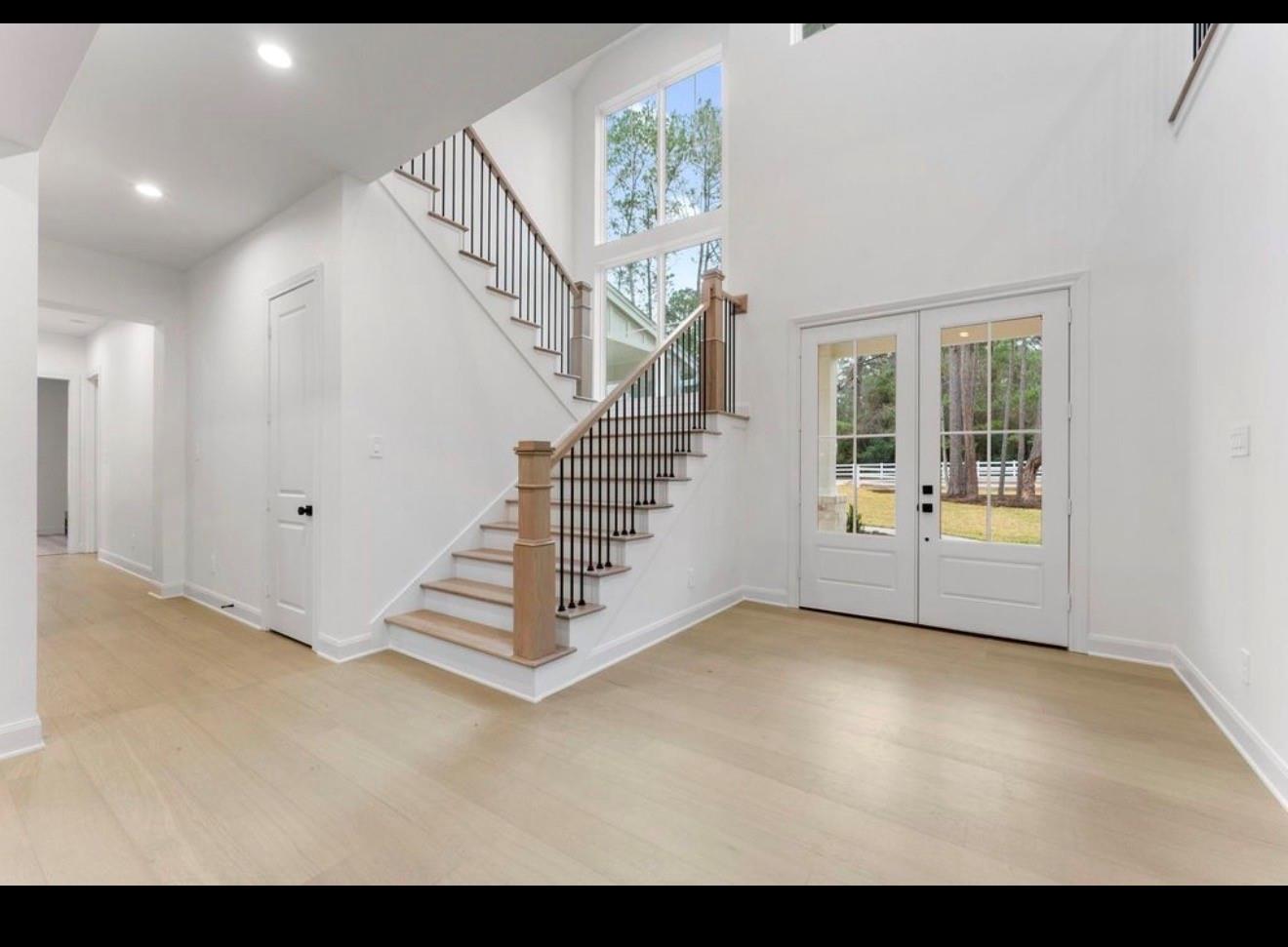 1605 Crown Oaks