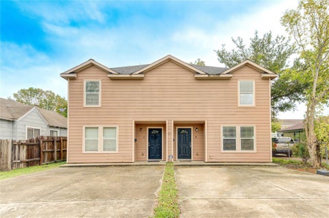 Photo of 605 Center Street #B, Pasadena, TX 77506 (MLS # 90278966)
