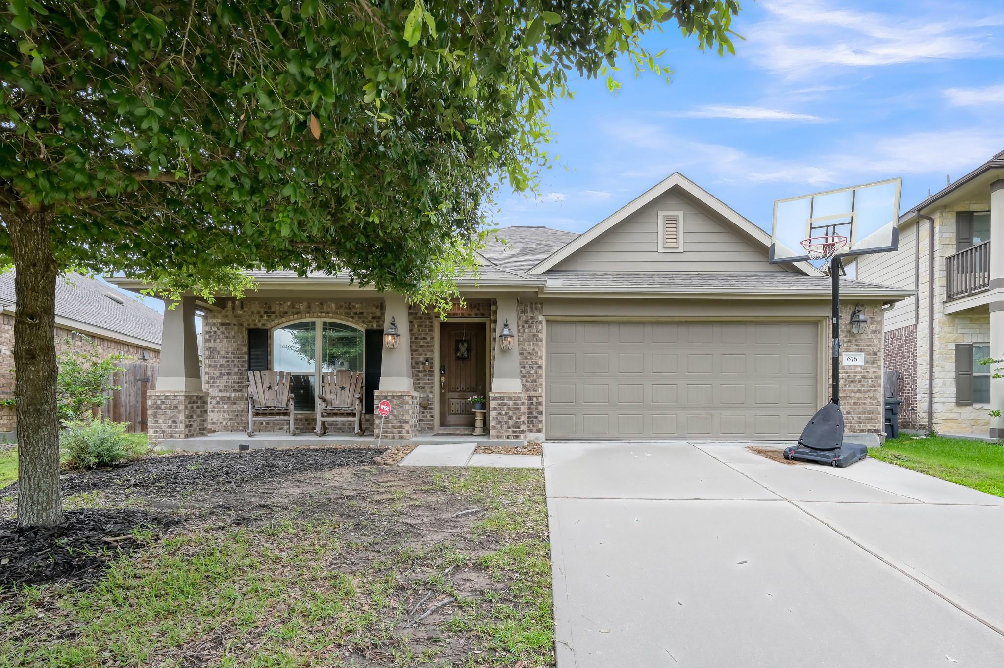676 Oak Circle Dr E