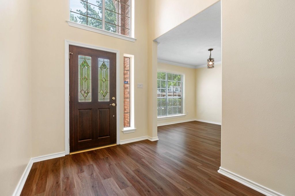 Photo of 27 N Queenscliff Circle, The Woodlands, TX 77382 (MLS # 9013190)