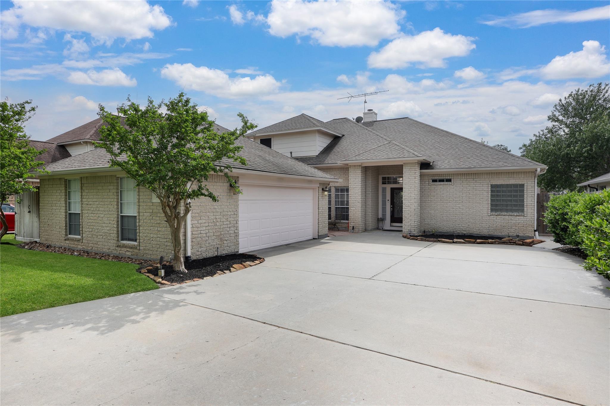 12516 Lake Vista Drive