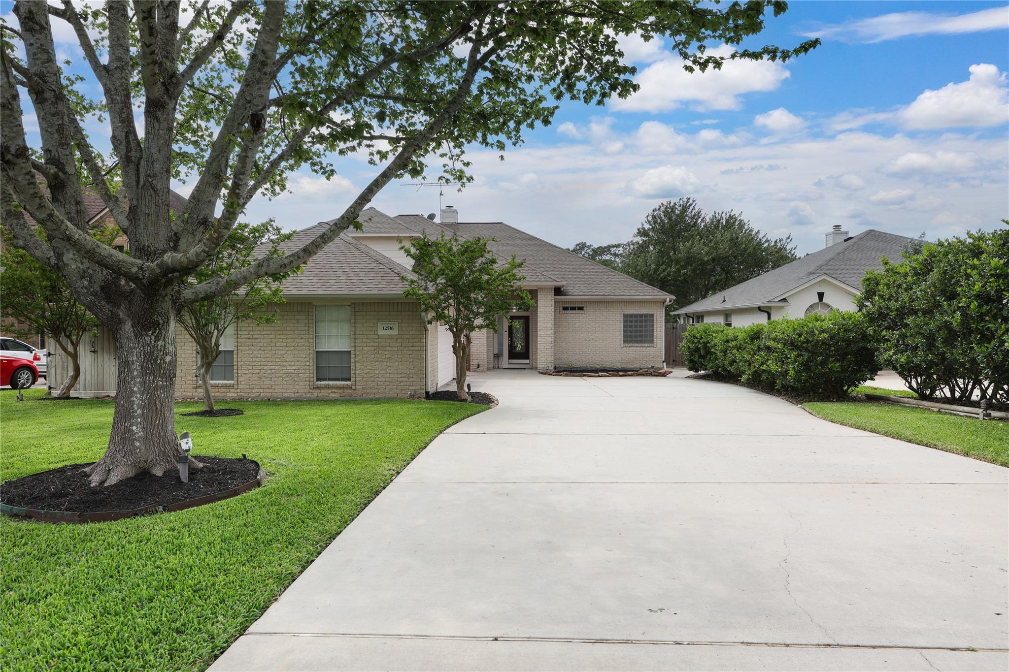 12516 Lake Vista Drive
