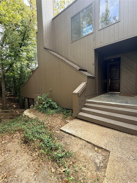Photo of 282 Litchfield Lane, Houston, TX 77024 (MLS # 95026557)