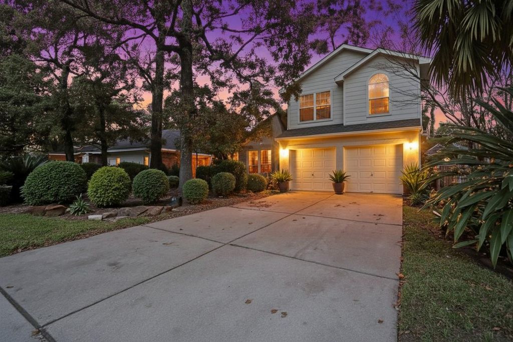 Photo of 14 Wintergrass Place, The Woodlands, TX 77382 (MLS # 96230806)