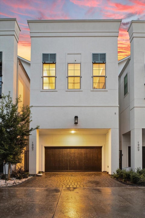 Photo of 1907 W 25th Street, Houston, TX 77008 (MLS # 82887288)