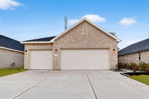 Homes For Sale - 2107 Spring Hollow Drive<br/> Baytown, TX 77521