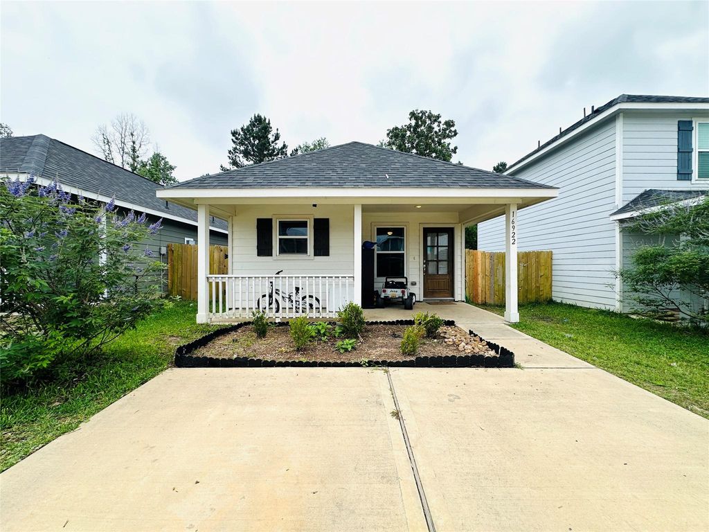 Photo of 16922 Marie Village Drive, Conroe, TX 77306 (MLS # 95130679)