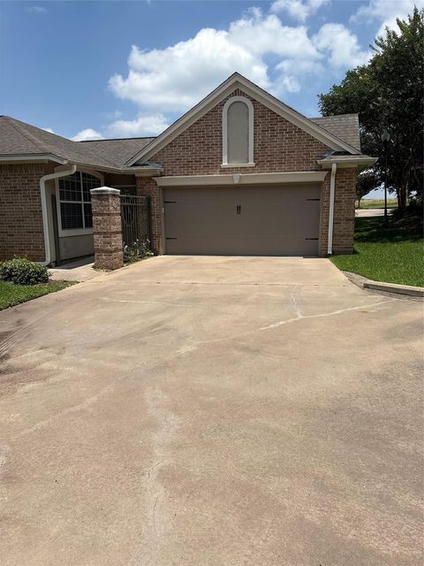 Homes For Rent - 359 Stone Hill Drive<br/> Brenham, TX 77833
