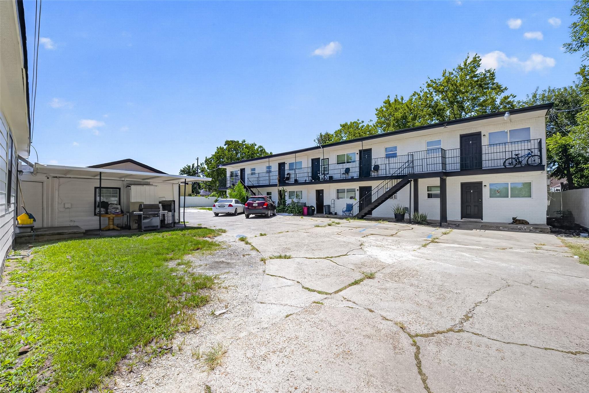 911 Michigan Street 8