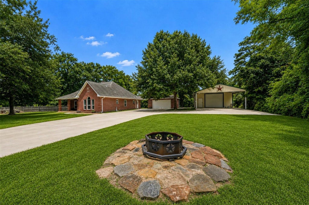 Photo of 822 Sentinel Oaks, Pinehurst, TX 77362 (MLS # 69522714)