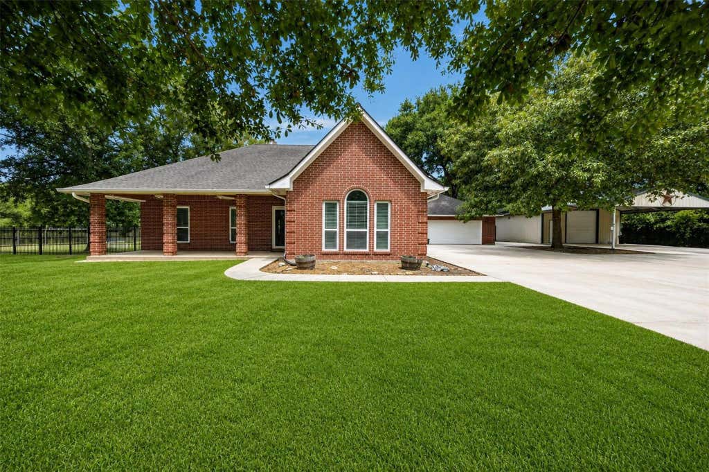 Photo of 822 Sentinel Oaks, Pinehurst, TX 77362 (MLS # 69522714)