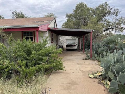 Photo of 912 E 36th Street, Lubbock, TX 79404 (MLS # 33156302)