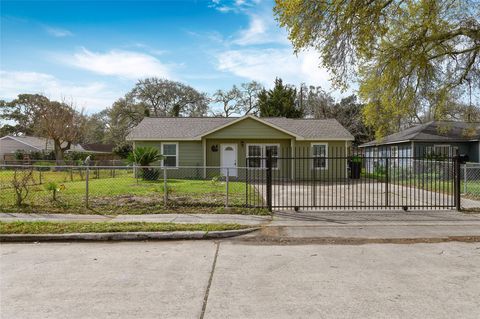 Photo of 3938 Daphne Street, Houston, TX 77021 (MLS # 95330576)