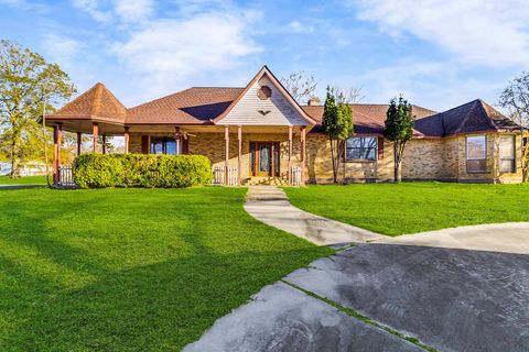 Photo of 195 Lakeview Harbor, Onalaska, TX 77360 (MLS # 75547730)