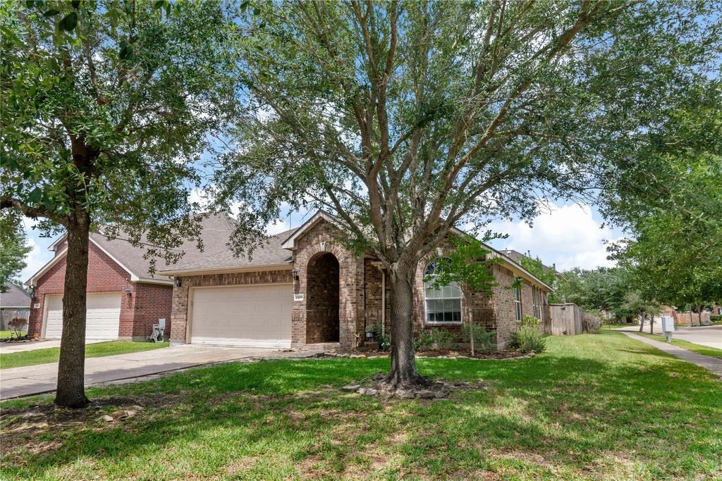 Photo of 13601 May Pine Court, Rosharon, TX 77583 (MLS # 47173131)