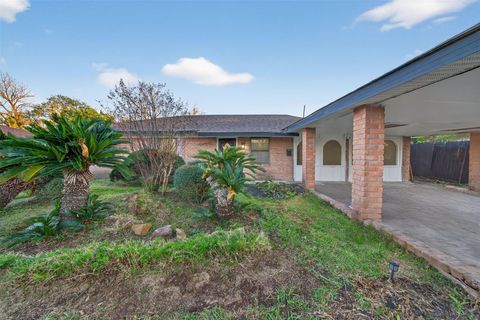 Photo of 4119 Ebbtide Drive, Houston, TX 77045 (MLS # 23829230)