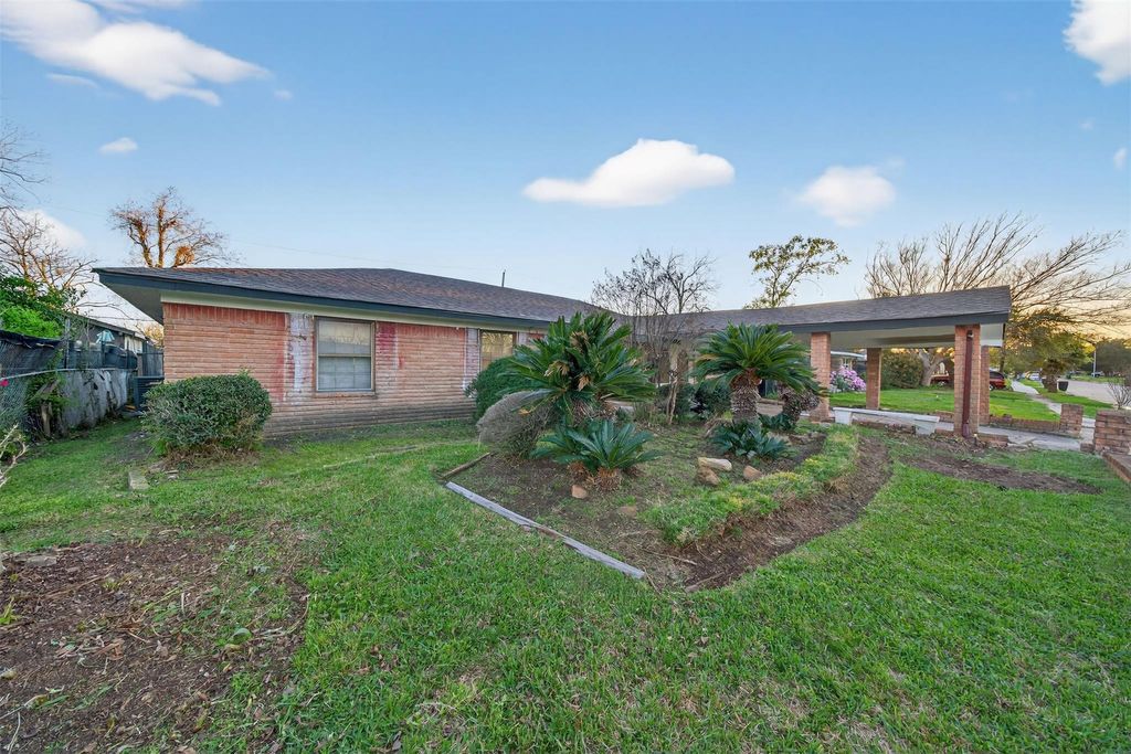 Photo of 4119 Ebbtide Drive, Houston, TX 77045 (MLS # 23829230)