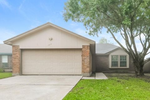 Photo of 1010 Hickory Post Court, Tomball, TX 77375 (MLS # 2924833)