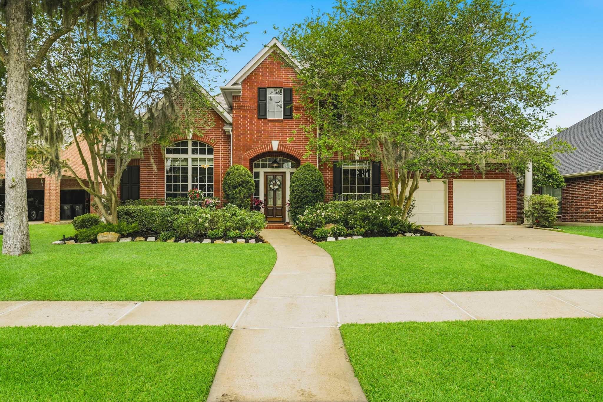 8507 Forest Lane