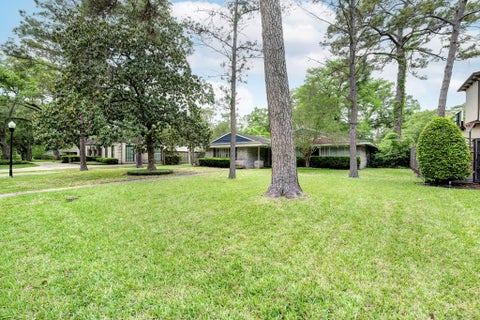 Photo of 713 W Creekside Drive, Hunters Creek Village, TX 77024 (MLS # 88370132)