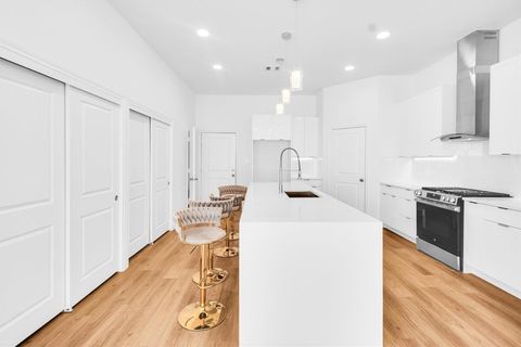 Tiny photo for 5325 Rue Street, Houston, TX 77033 (MLS # 41489224)