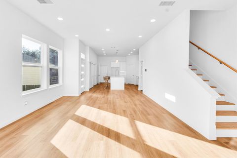 Tiny photo for 5325 Rue Street, Houston, TX 77033 (MLS # 41489224)