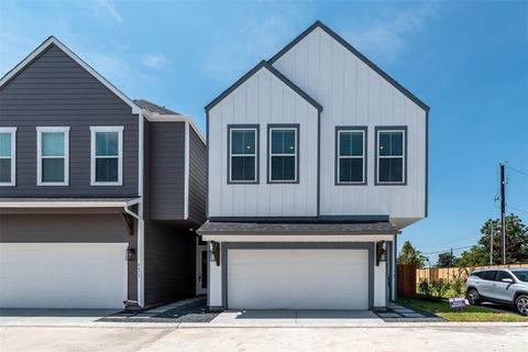 Photo of 8475 Berry Brush Lane, Houston, TX 77022 (MLS # 8873543)