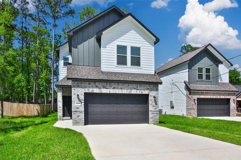 Photo of 1410 Glenoaks Drive, Conroe, TX 77385 (MLS # 35828707)