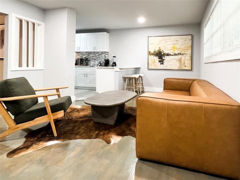 Photo of 1405 Hyde Park Blvd #6, Houston, TX 77006 (MLS # 97877978)