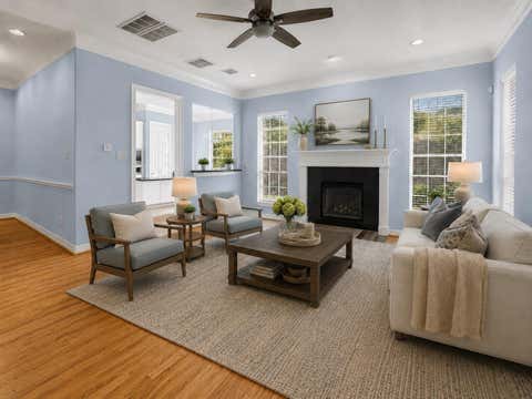 Townhouse For Sale - 2819 Briarhurst Park<br/> Houston, TX 77057
