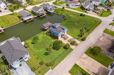 Photo of 1310 Maui Drive, Tiki Island, TX 77554 (MLS # 91128815)