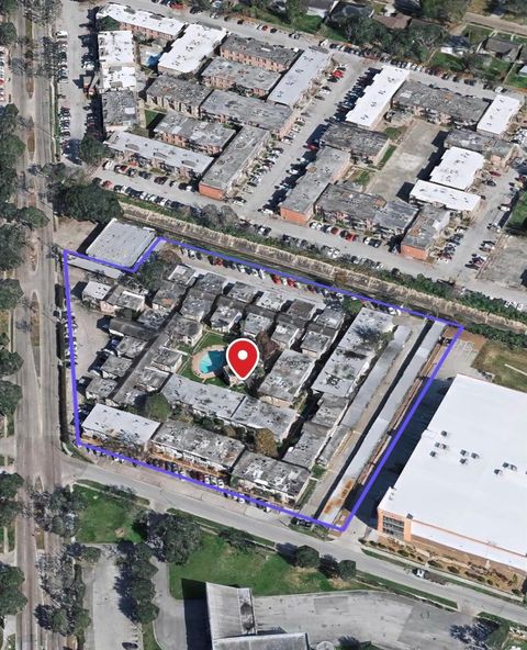 7047 Bissonnet Street 32 Houston TX 77074