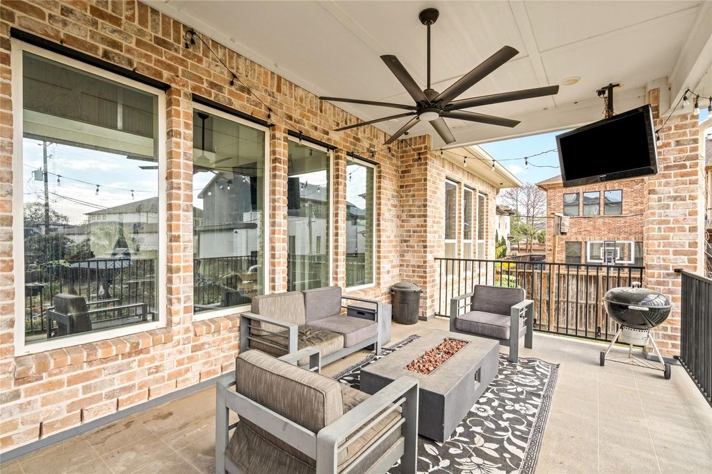 Photo of 5319 Braesheather Drive, Houston, TX 77096 (MLS # 52217833)