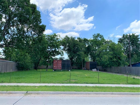 Photo of 14807 Wagon Trail Road, Pearland, TX 77584 (MLS # 41623196)
