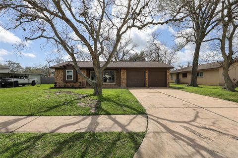 Photo of 136 Talisman Street, Lake Jackson, TX 77566 (MLS # 44446993)