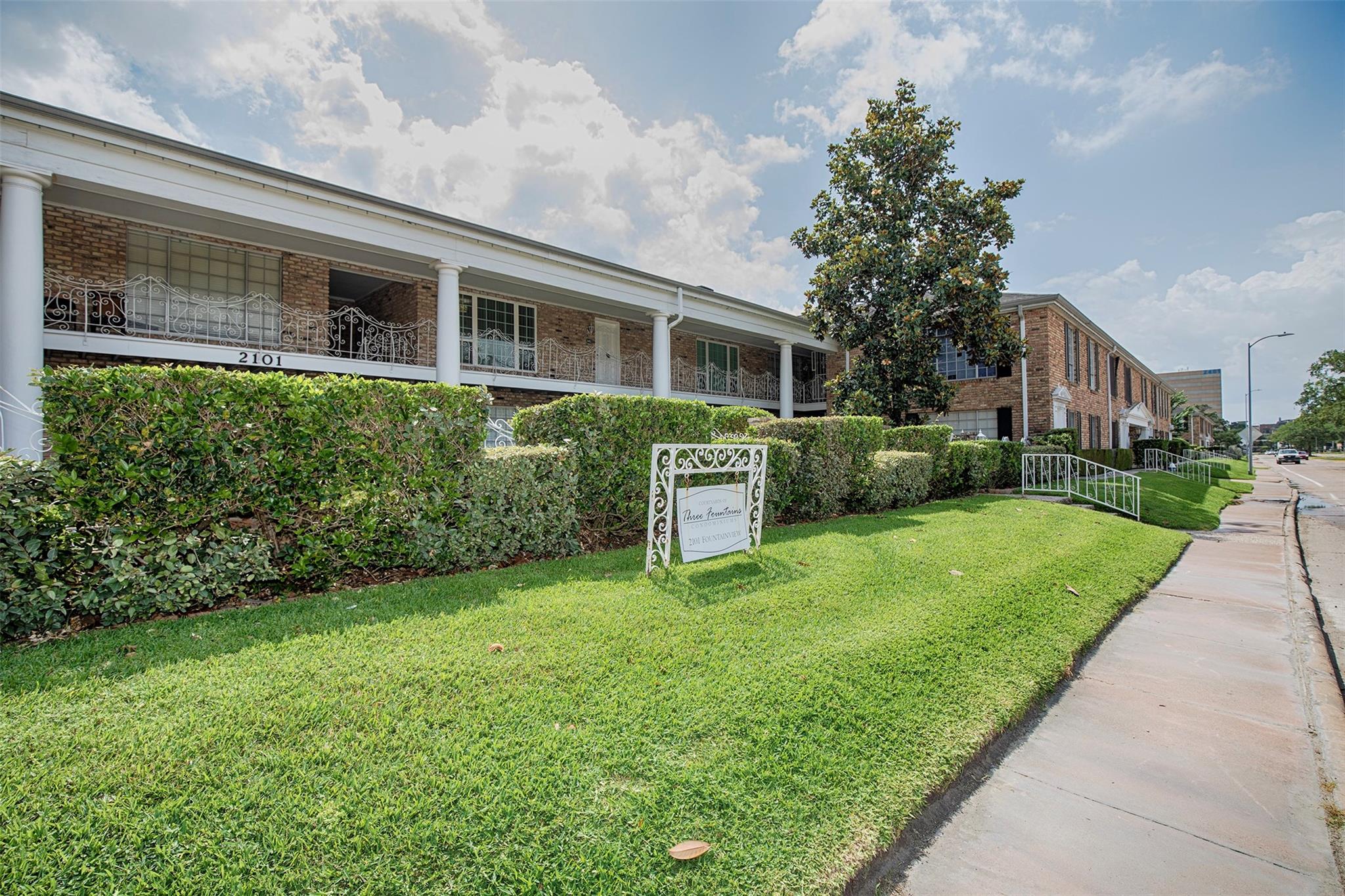 2101 Fountain View Drive 80