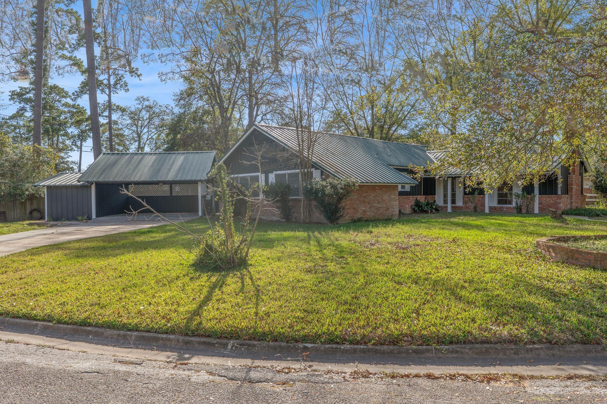 105 N Woodsway Street E