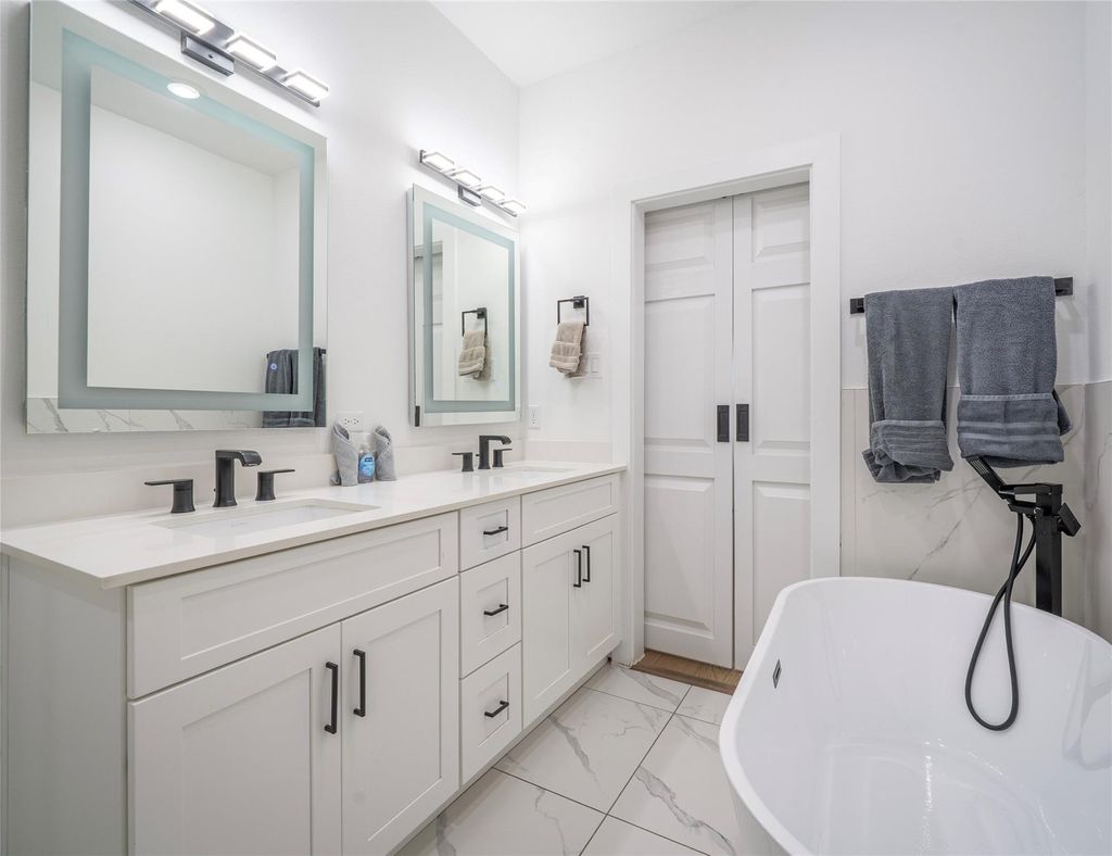 Photo of 316 Thornton Road #D, Houston, TX 77018 (MLS # 42950698)