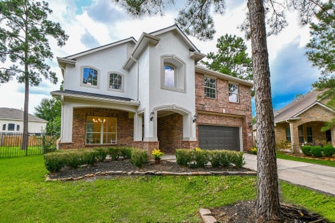Photo of 18 Hadlock Pl Pl, The Woodlands, TX 77389 (MLS # 18402211)