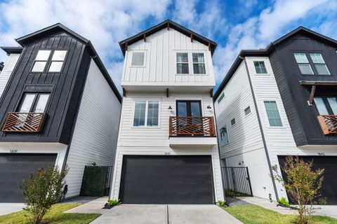 Photo of 1841 Flowing Springs Trail, Houston, TX 77080 (MLS # 33623775) Photo of 1841 Flowing Springs Trail, Houston, TX 77080 (MLS # 33623775)