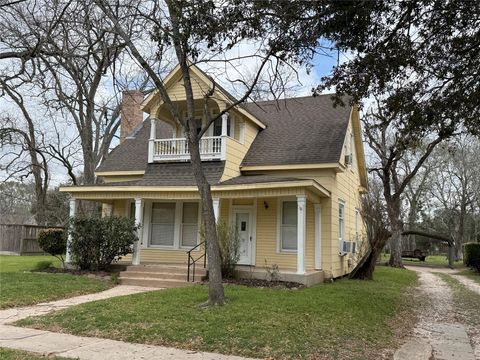 Homes For Sale - 208 E State Street<br/> Eagle Lake, TX 77434