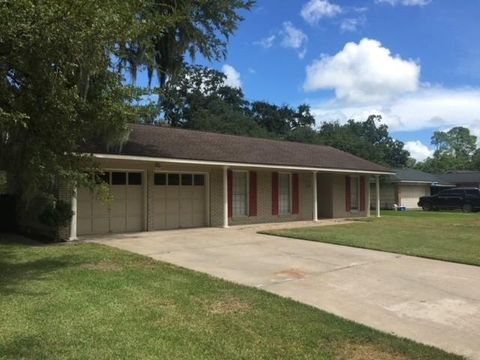 Photo of 117 Chestnut Street, Lake Jackson, TX 77566 (MLS # 22843880)