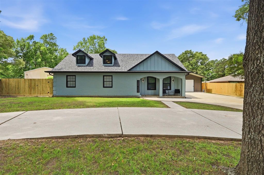Photo of 12739 Woodcreek Drive, Willis, TX 77318 (MLS # 73595370)